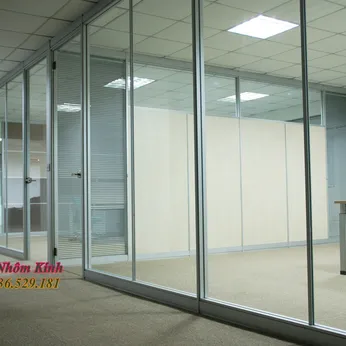 Vách Ngăn Nhôm Kính: Giải Pháp Phân Chia Không Gian Hiện Đại & Báo Giá Thi Công 2025 - Hotline 0936.529.181
