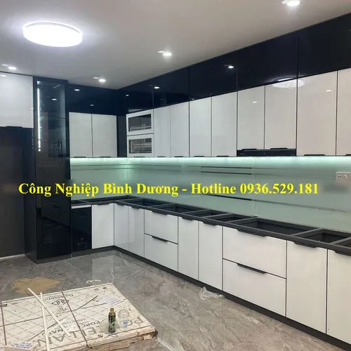 TỦ BẾP NHÔM KÍNH - Giá 2.200.000đ