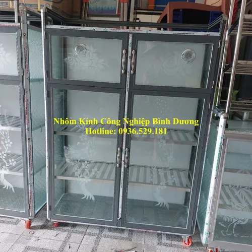 Tủ Chén Nhôm Kính– Giải Pháp Tối Ưu Cho Không Gian Bếp Nhỏ
