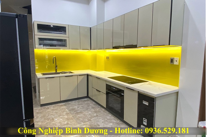 tủ bếp nhôm kính