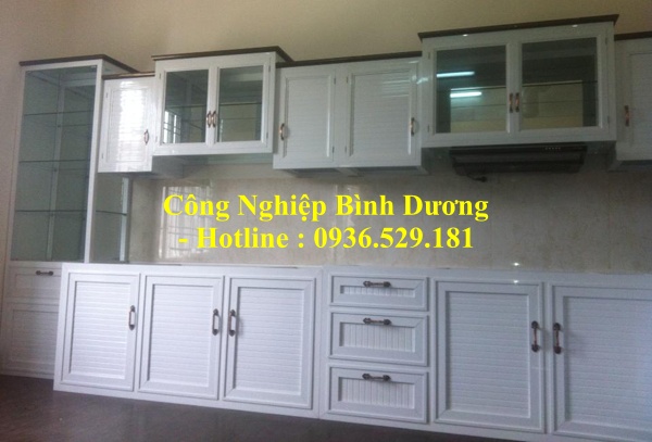 Tủ bếp nhôm kính màu trắng sứ