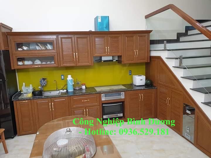 tủ bếp nhôm kính vân gỗ