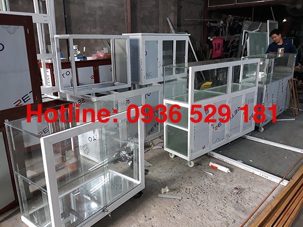 tu nhom kinh trung bay ban hang binh duong