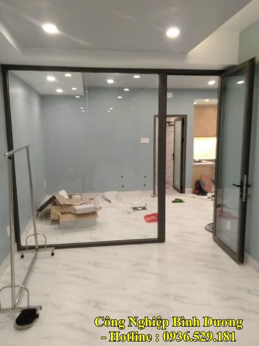 vách ngăn kính