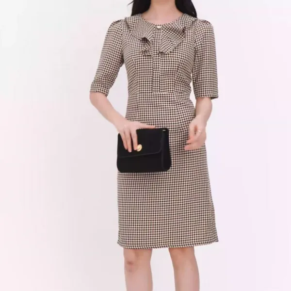 Đầm caro cổ bèo GUMAC