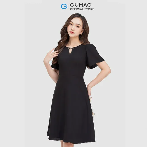 Đầm cổ xẻ phối nút thời trang GUMAC