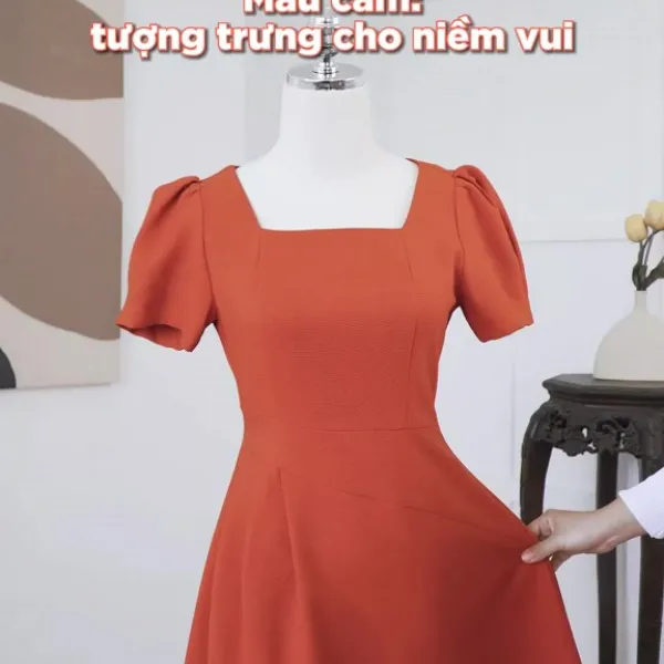 Đầm công sở nữ cổ U xếp eo thời trang GUMAC dáng ôm
