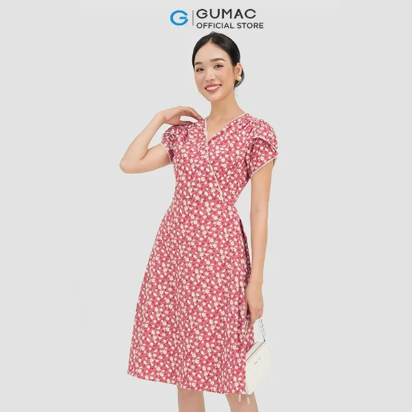 Đầm suông nữ thời trang màu hồng đắp chéo họa tiết hoa nhí GUMAC