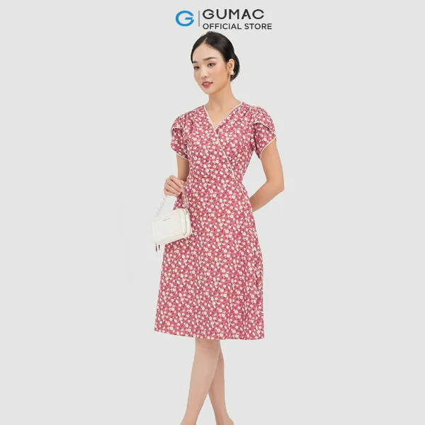 Đầm suông nữ thời trang màu hồng đắp chéo họa tiết hoa nhí GUMAC