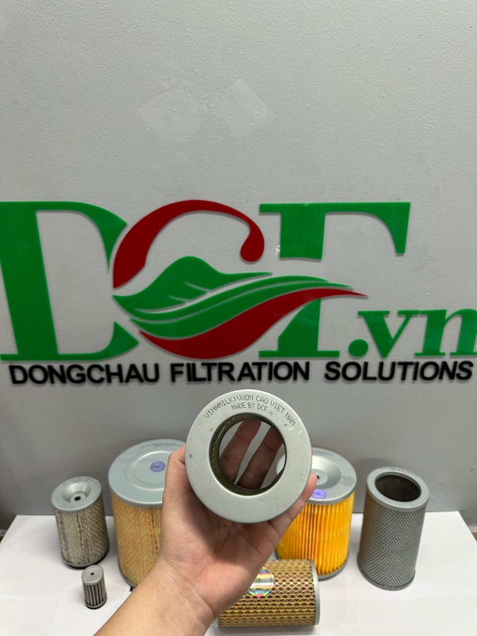 In Slogan VINAMILK: Vươn Cao Việt Nam