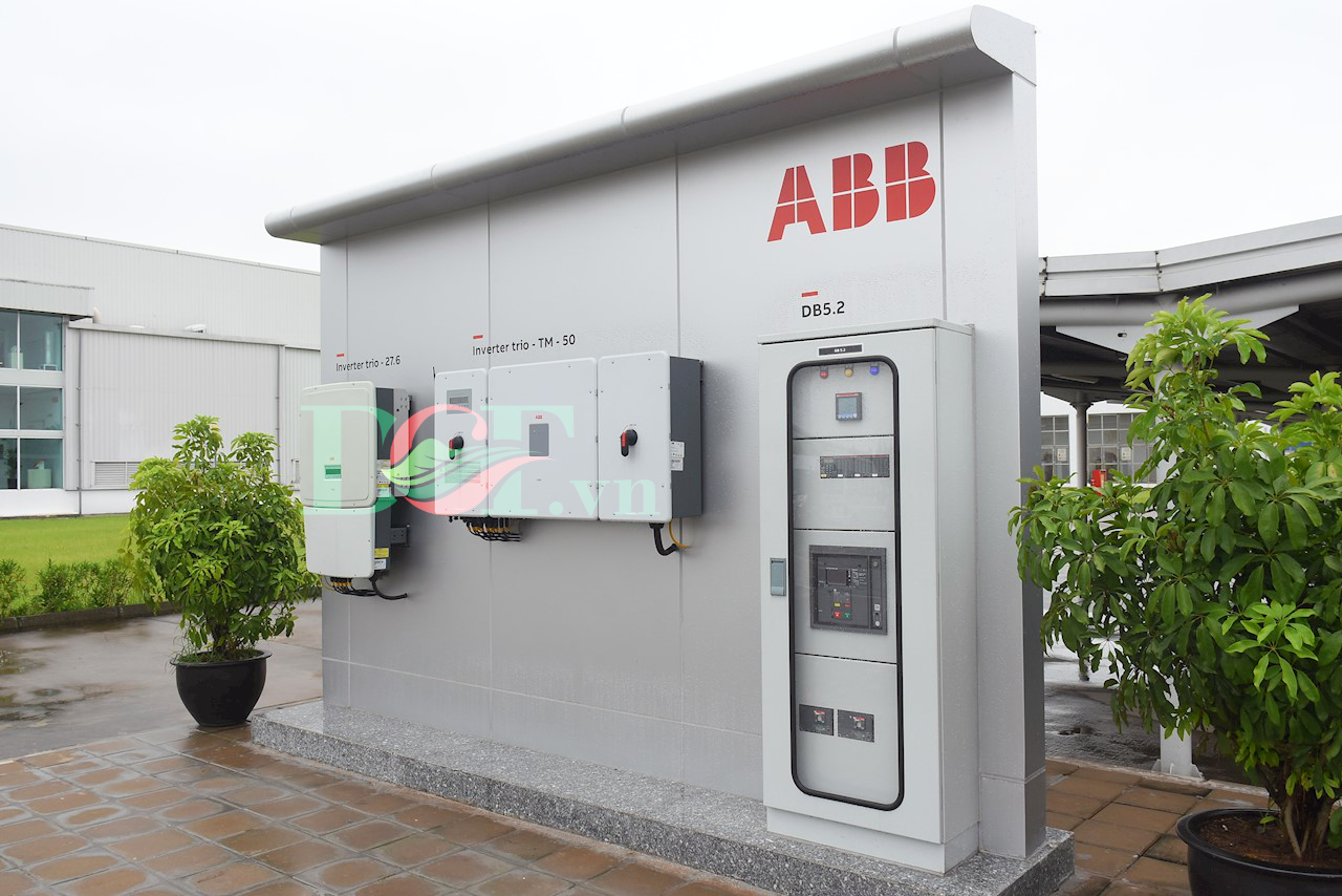 trước văn phòng hành chính của nhà máy ABB do DCF lắp sản phẩm