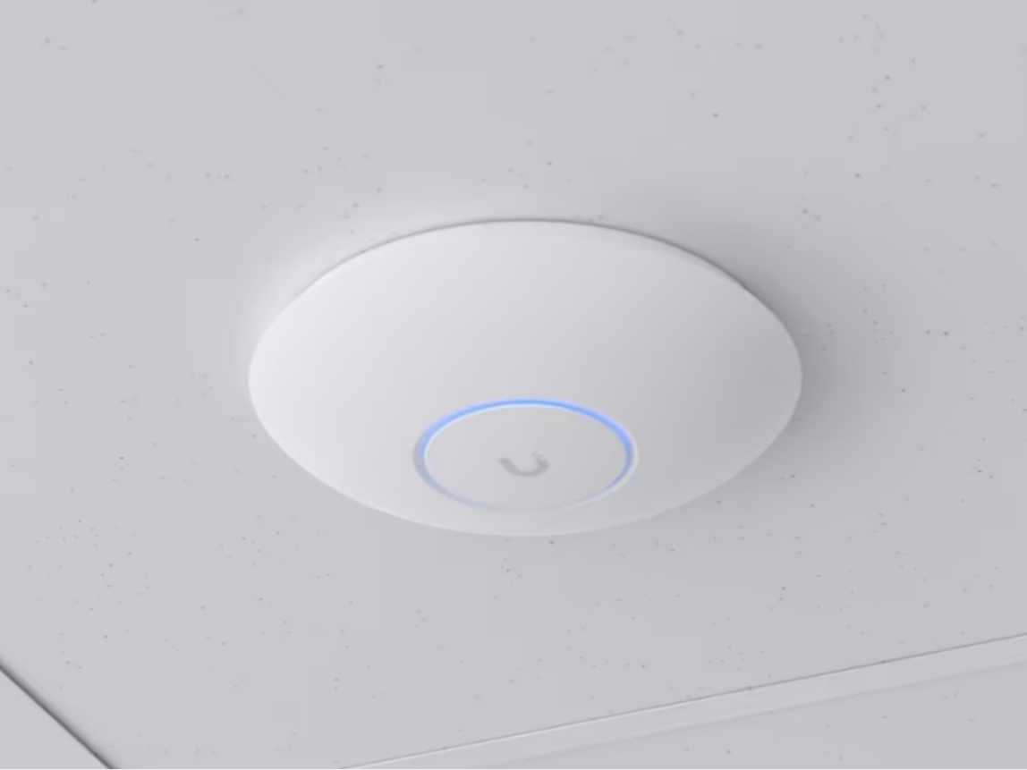 UniFi U7 Pro Max lắp đặt ốp trần