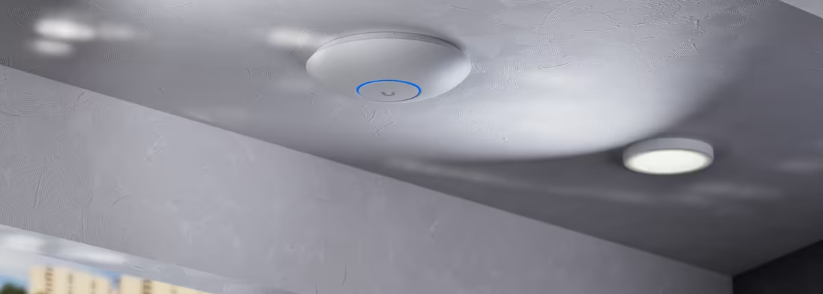 Lắp đặt UniFi U7 LR ốp trần