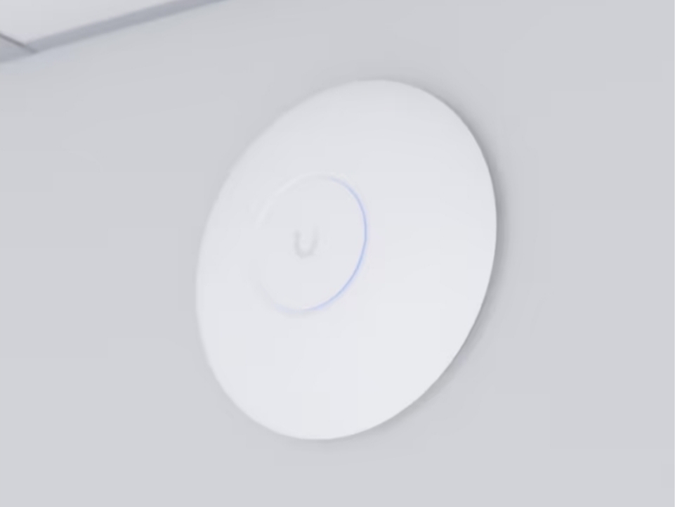 UniFi U7 Pro Max lắp đặt ốp tường