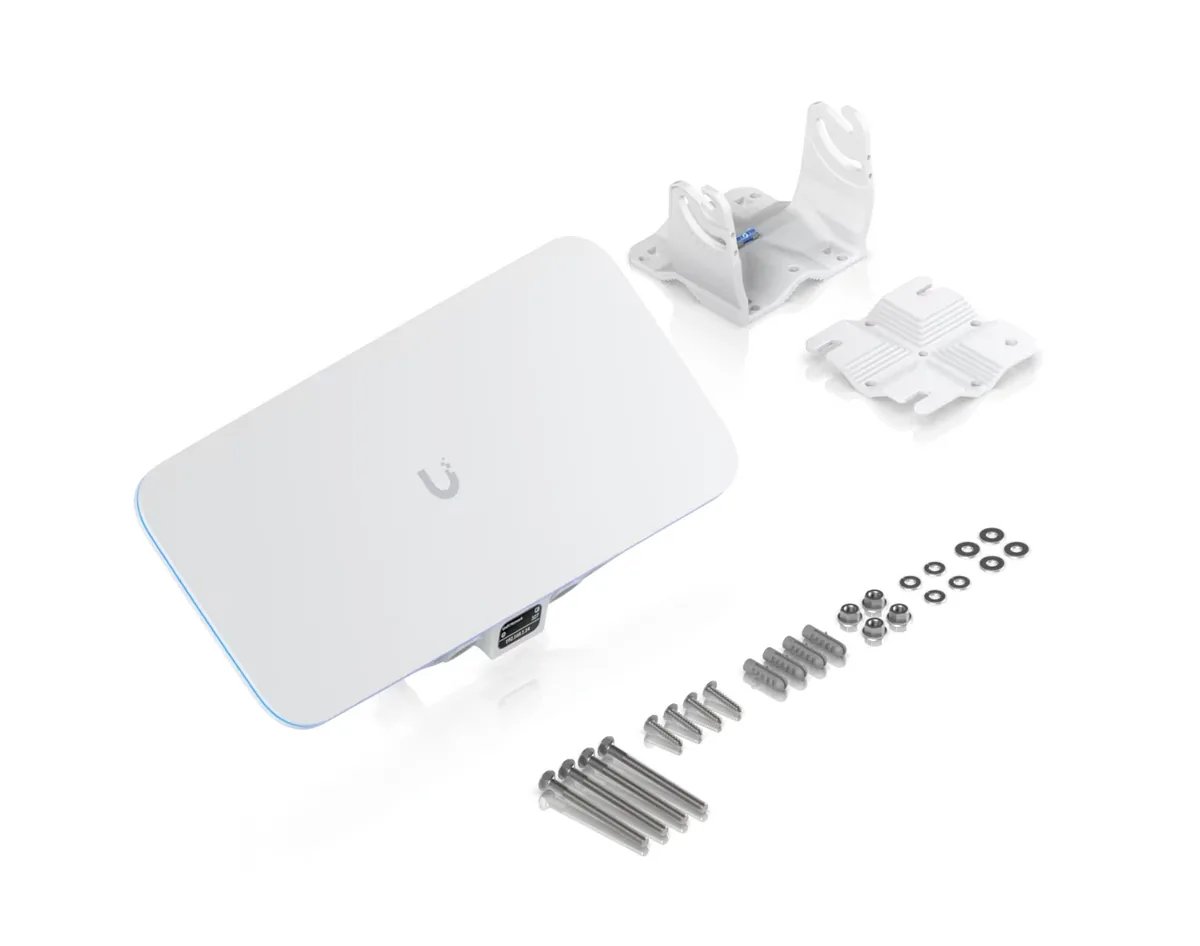 Phụ kiện trong hộp UniFi E7 Audience: chân đế, bát gắn và bộ vít Phụ kiện trong hộp UniFi E7 Audience: chân đế, bát gắn và bộ vít