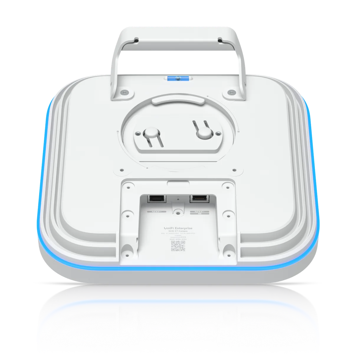 Mặt sau UniFi E7 Campus mở nắp, lộ 2 cổng RJ45 PoE++ Mặt sau UniFi E7 Campus mở nắp, lộ 2 cổng RJ45 PoE++