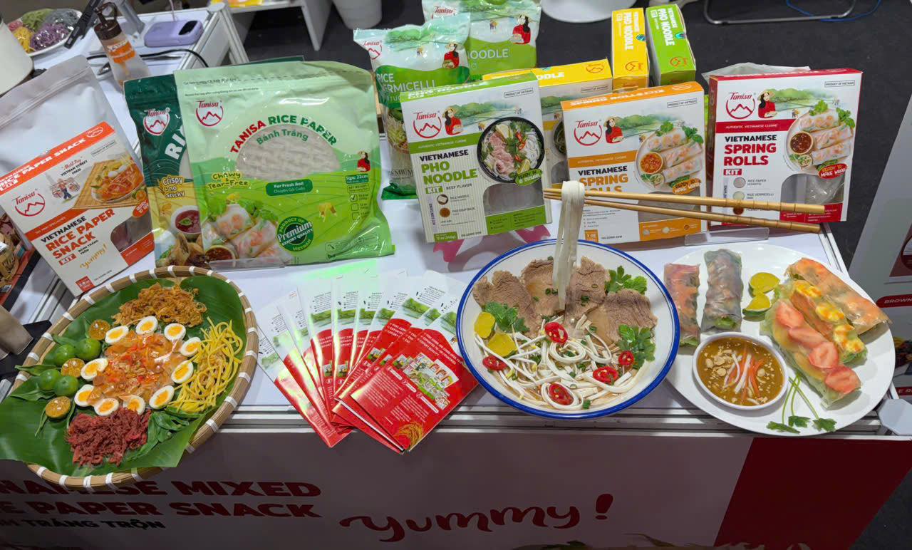 Vietnam is a leading exporter of round rice noodles Vietnam is a leading exporter of round rice noodles