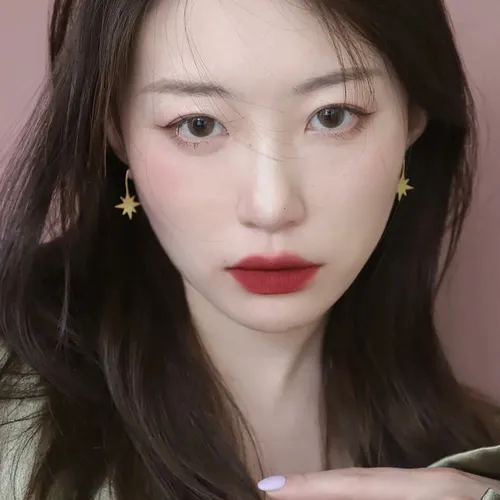 Son Kem Gucci 521 Nellie Cherrie Rouge À Lèvres Liquid Matte Màu Đỏ Gạch