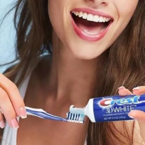 Kem Đánh Răng Crest 3D White 147g Advanced Whitening Của Mỹ