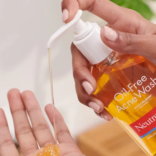 Sữa Rửa Mặt Neutrogena Oil-Free Acne Wash Dạng Gel 269ml