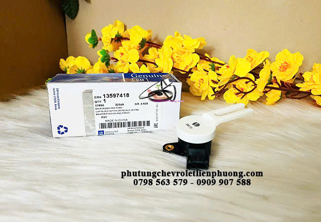 Cảm biến vị trí chân côn xe Chevrolet Cruze điều khiển hệ thống truyền động của xe Cảm biến vị trí chân côn xe Chevrolet Cruze điều khiển hệ thống truyền động của xe