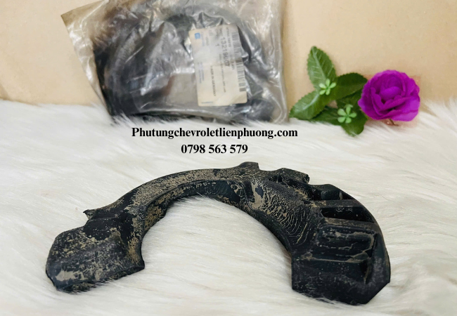 Cao su đệm lò xo Cruze giúp làm dịu các rung động và va chạm từ mặt đường Cao su đệm lò xo Cruze giúp làm dịu các rung động và va chạm từ mặt đường