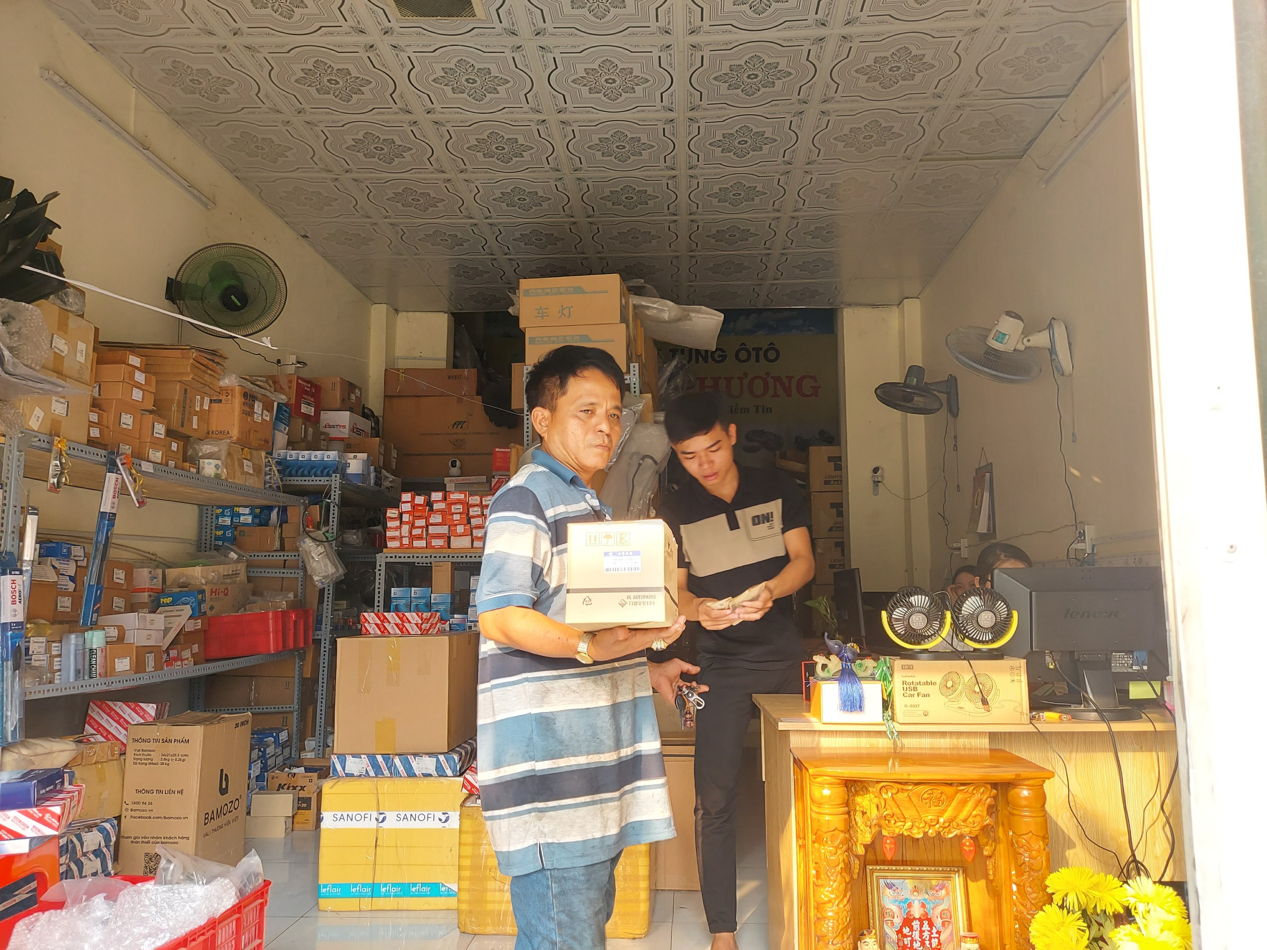 khách hàng tin tưởng luôn đồng hàng cùng phụ tùng ô tô Liên Phương khách hàng tin tưởng luôn đồng hàng cùng phụ tùng ô tô Liên Phương