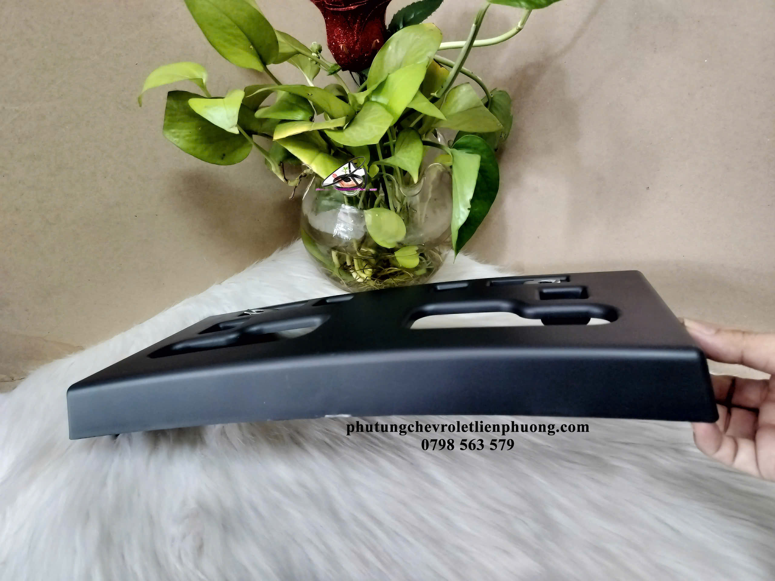 Giá cài biển số trước Chevrolet Captiva chính hãng được sản xuất từ vật liệu chất lượng cao Giá cài biển số trước Chevrolet Captiva chính hãng được sản xuất từ vật liệu chất lượng cao