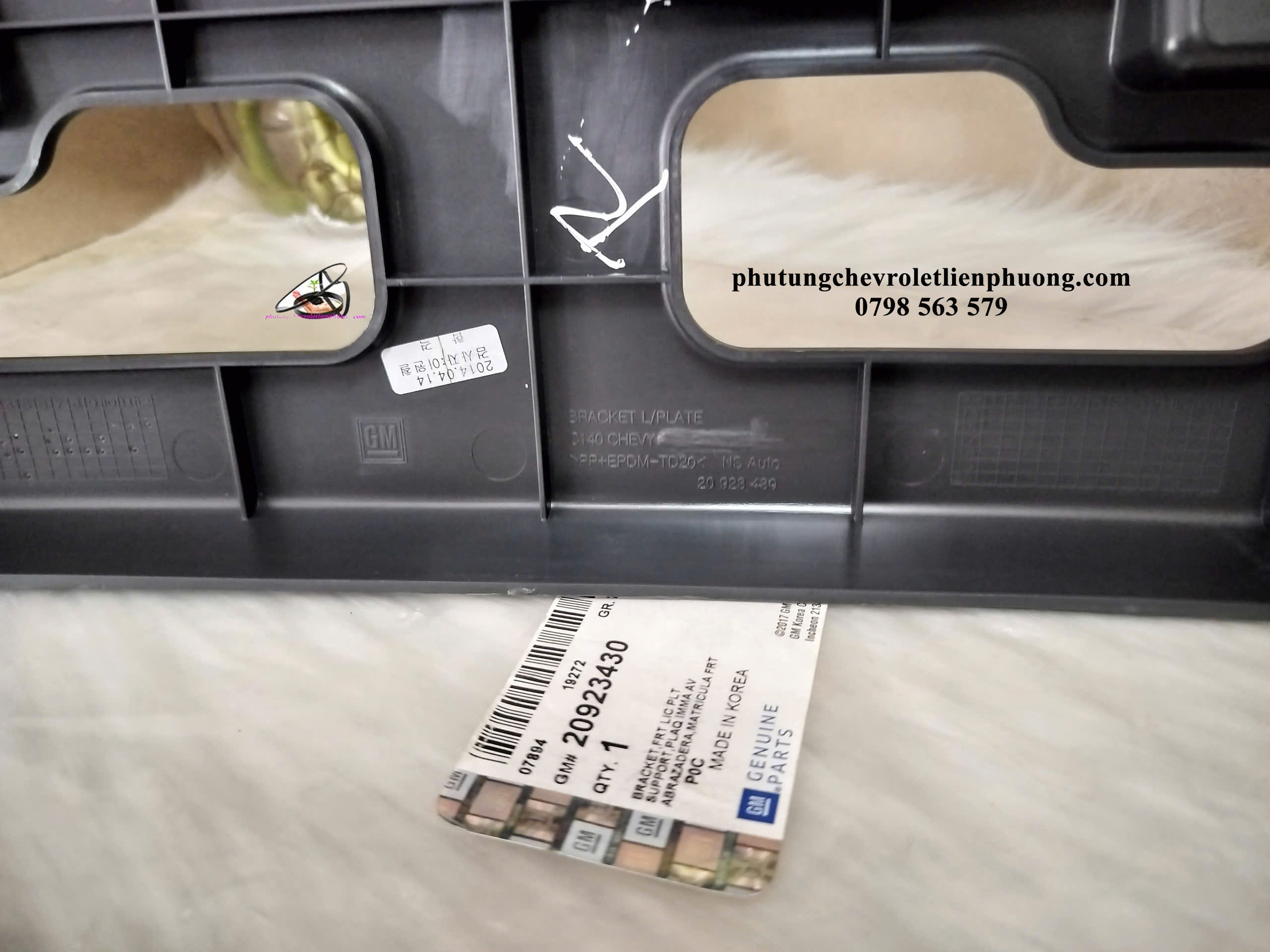 Giá cài biển số trước Captiva chính hãng giúp biển số được gắn chắc chắn và an toàn Giá cài biển số trước Captiva chính hãng giúp biển số được gắn chắc chắn và an toàn