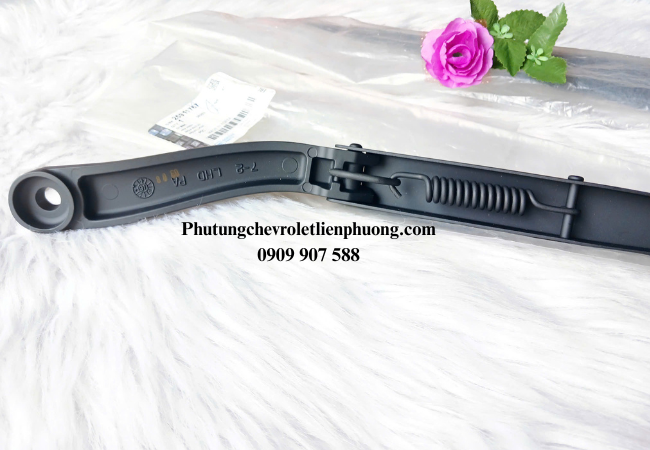 Tay cần gạt hư hỏng tạo ra tiếng kêu khó chịu khi hoạt động, ảnh hưởng tới trải nghiệm lái xe Tay cần gạt hư hỏng tạo ra tiếng kêu khó chịu khi hoạt động, ảnh hưởng tới trải nghiệm lái xe