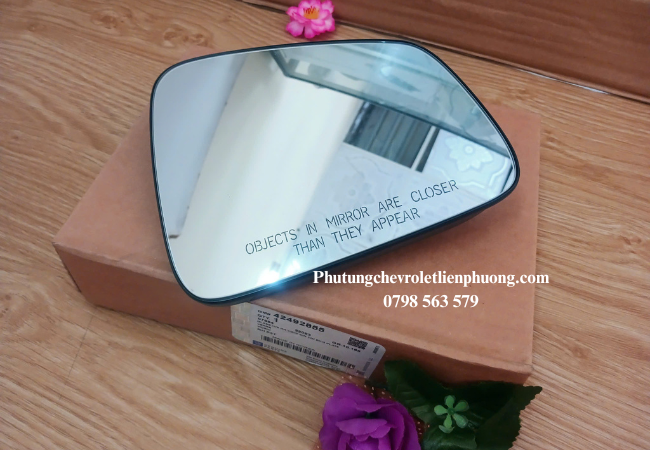 Chất liệu được sử dụng cho mặt gương Trax là kính cường lực, có khả năng chống va đập Chất liệu được sử dụng cho mặt gương Trax là kính cường lực, có khả năng chống va đập