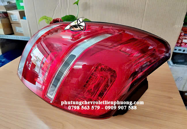 Thiết kế hiện đại và tinh tế của đèn hậu trái có LED cũng góp phần nâng cao giá trị thẩm mỹ chiếc xe Thiết kế hiện đại và tinh tế của đèn hậu trái có LED cũng góp phần nâng cao giá trị thẩm mỹ chiếc xe