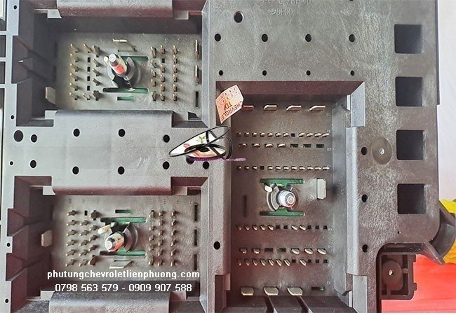 Thân hộp cầu chì xe colorado Thân hộp cầu chì xe colorado