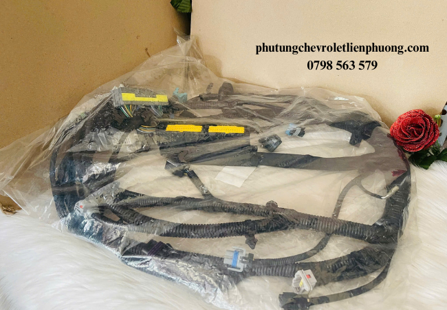 Bộ dây điện ô tô bị hao mòn dẫn đến nguy cơ chập mạch, mất kết nối hoặc thậm chí cháy nổ Bộ dây điện ô tô bị hao mòn dẫn đến nguy cơ chập mạch, mất kết nối hoặc thậm chí cháy nổ