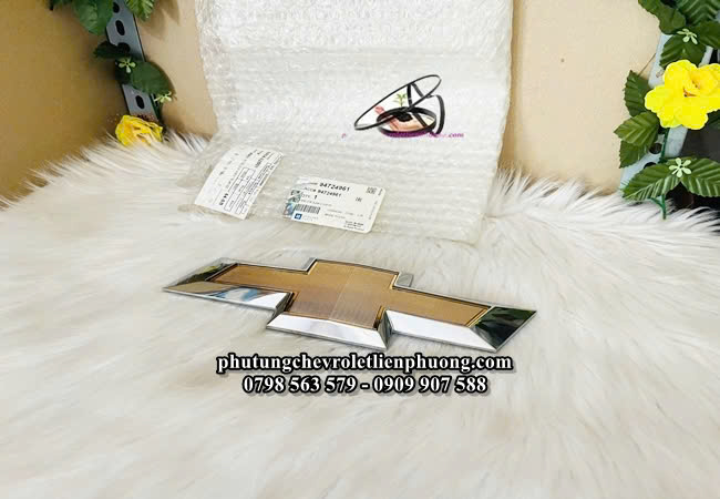 biểu tượng cốp sau chevrolet colorado chính hãng biểu tượng cốp sau chevrolet colorado chính hãng