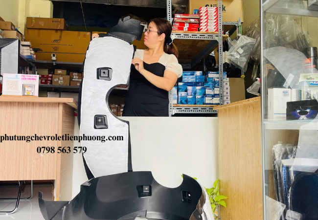 Liên Phương cung cấp phụ tùng Lòng dè chắn bùn xe Chevrolet Captiva chất lượng, giá cả hợp lí Liên Phương cung cấp phụ tùng Lòng dè chắn bùn xe Chevrolet Captiva chất lượng, giá cả hợp lí