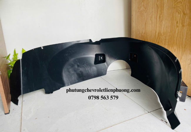 Lòng dè chắn bùn Captiva giúp bảo vệ phần dưới của xe tránh được tình trạng gỉ sét, mài mòn các bộ phận Lòng dè chắn bùn Captiva giúp bảo vệ phần dưới của xe tránh được tình trạng gỉ sét, mài mòn các bộ phận