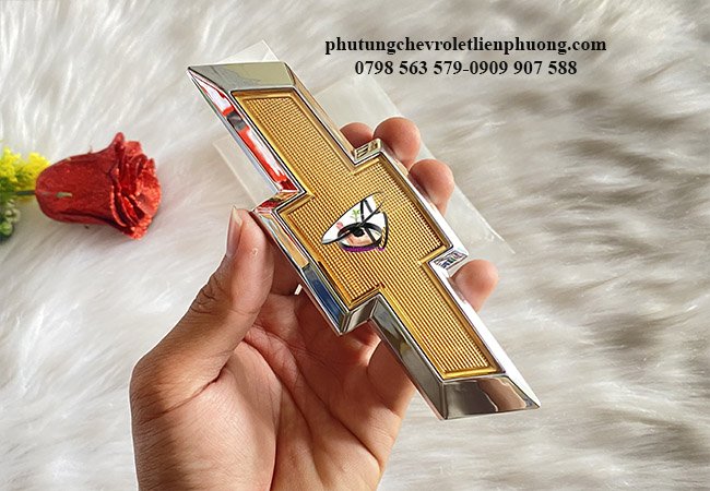 theo thời gian lô gô sẽ bị cũ và mòn nên thay mới cho xe chevrolet captiva theo thời gian lô gô sẽ bị cũ và mòn nên thay mới cho xe chevrolet captiva