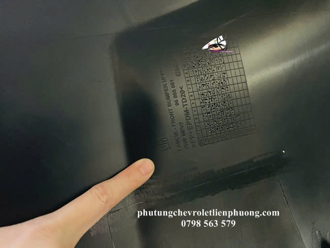 Kí hiệu GM của cản trước xe Orlando chính hãng Kí hiệu GM của cản trước xe Orlando chính hãng