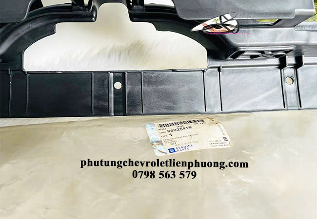 Chất liệu thường được sử dụng cho ốp này là nhựa ABS hoặc nhôm, giúp tăng cường độ bền Chất liệu thường được sử dụng cho ốp này là nhựa ABS hoặc nhôm, giúp tăng cường độ bền