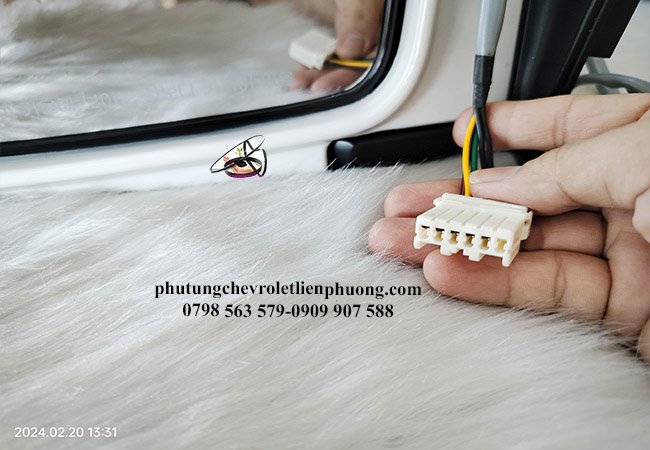 hình ảnh giắc cắm gương chiếu hậu cơ trước trái Chevrolet Vivant hình ảnh giắc cắm gương chiếu hậu cơ trước trái Chevrolet Vivant