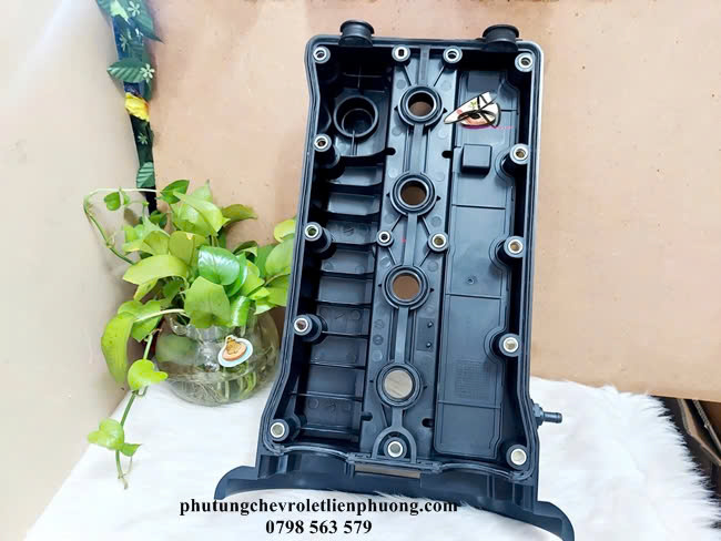Nắp che dàn cam Daewoo Lacetti giúp đảm bảo sự vận hành trơn tru và bền bỉ của động cơ xe. Nắp che dàn cam Daewoo Lacetti giúp đảm bảo sự vận hành trơn tru và bền bỉ của động cơ xe.