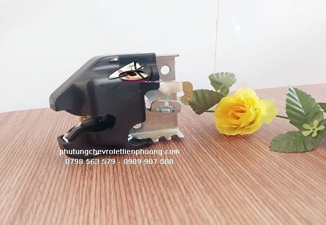 Ổ khóa ngậm cốp sau xe aveo Ổ khóa ngậm cốp sau xe aveo