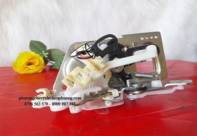 Cơ cấu khóa cửa sau trái spark m200 Cơ cấu khóa cửa sau trái spark m200