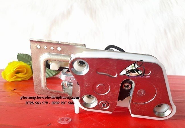 Cơ cấu khóa cửa sau trái spark m200 Cơ cấu khóa cửa sau trái spark m200