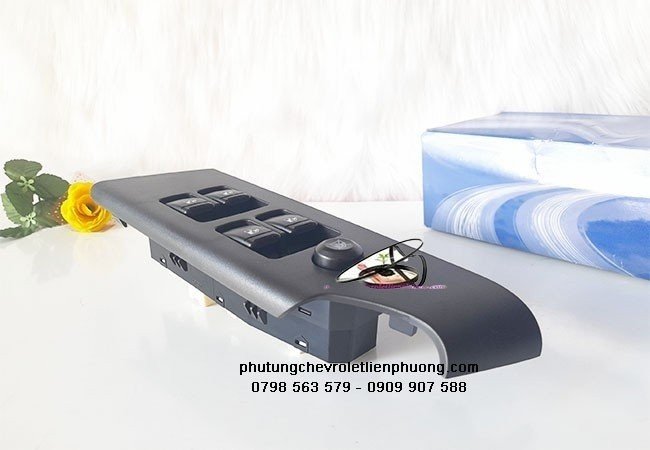 Công tắc nâng kính tổng xe gentra aveo Công tắc nâng kính tổng xe gentra aveo