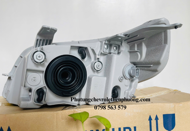 Đèn pha xe Chevrolet Aveo chính hãng có độ bền cao so với các đèn pha không rõ nguồn gốc Đèn pha xe Chevrolet Aveo chính hãng có độ bền cao so với các đèn pha không rõ nguồn gốc