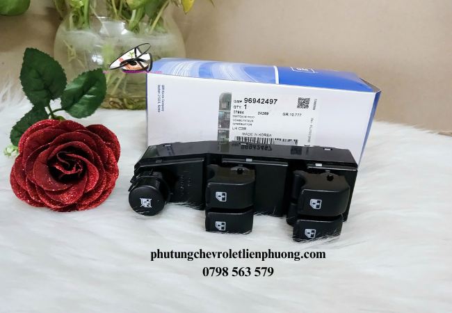 Cụm công tắc nâng kính lắp đặt trên bảng điều khiển cửa bên trái của xe Chevrolet Spark Cụm công tắc nâng kính lắp đặt trên bảng điều khiển cửa bên trái của xe Chevrolet Spark