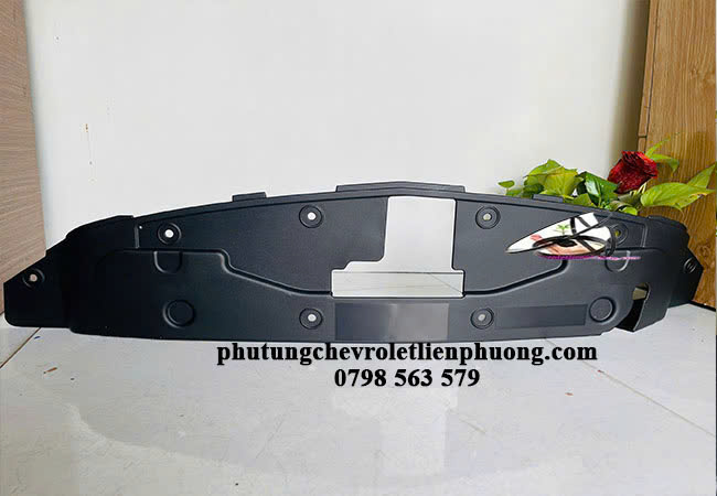 Ốp che khóa capo Chevrolet Orlando giúp capo tránh được sự xuống cấp do các yếu tố môi trường. Ốp che khóa capo Chevrolet Orlando giúp capo tránh được sự xuống cấp do các yếu tố môi trường.