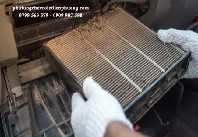 bộ lọc không khí xe captiva bám đầy bụi bẩn bộ lọc không khí xe captiva bám đầy bụi bẩn